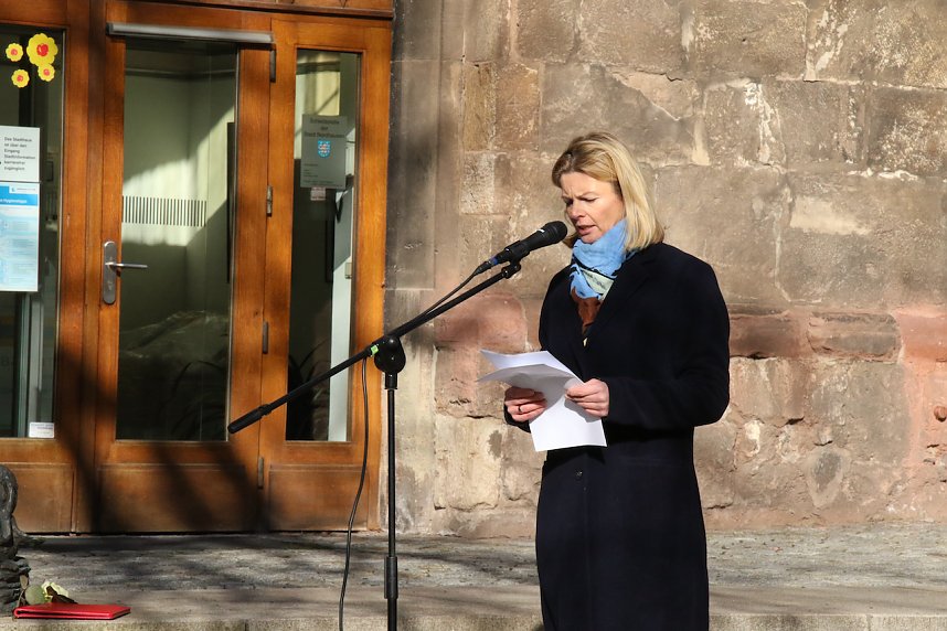 Gedenken vor dem Rathaus