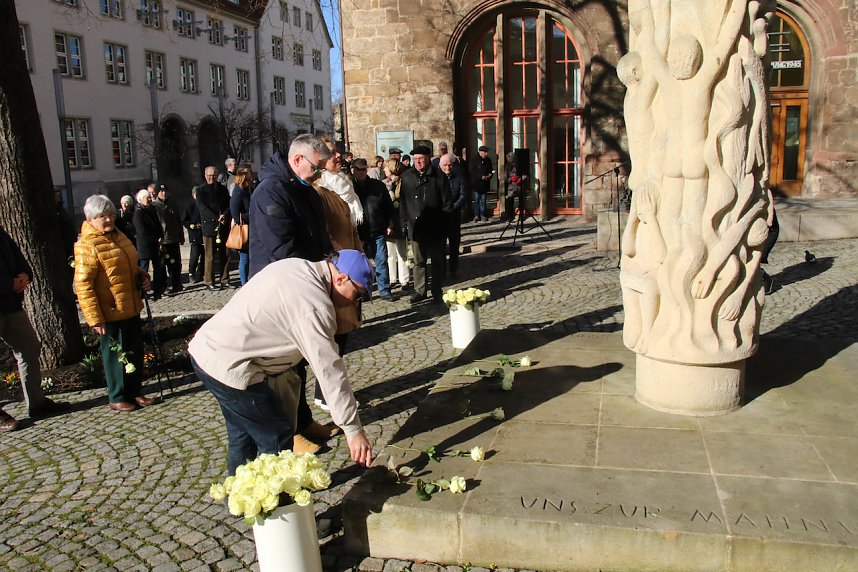 Gedenken vor dem Rathaus
