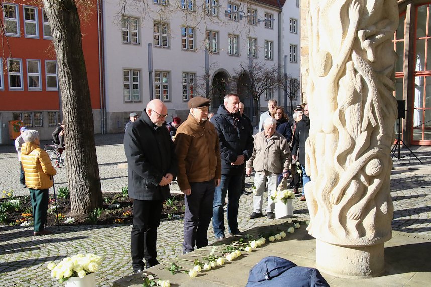 Gedenken vor dem Rathaus
