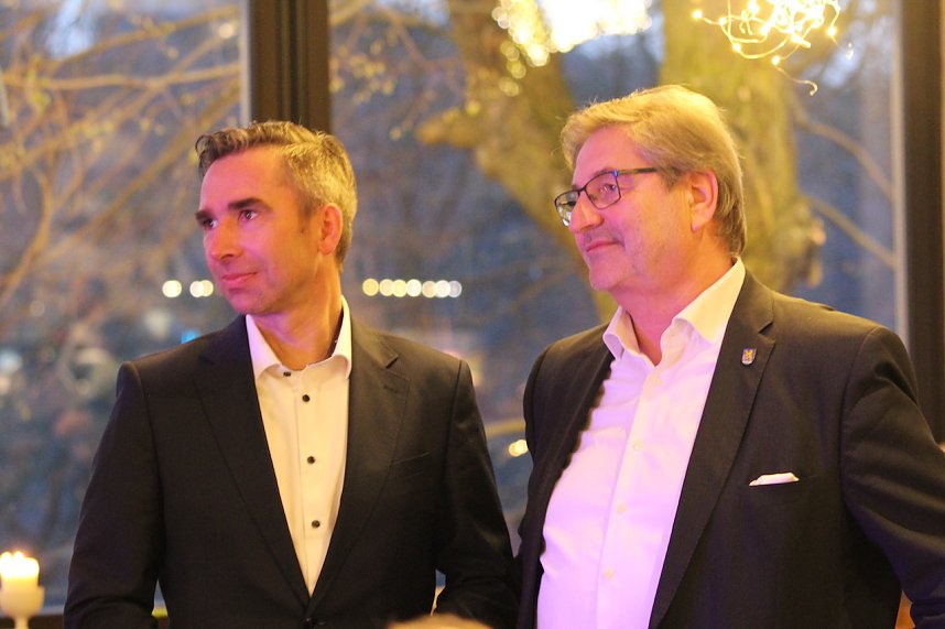 Kyffh&auml;user Sportlergala 2020/2022 - v.l. Vorstandschef der Kyffh&auml;user Sparkasse Rene&acute; Leipnitz, Erste Beigeordnete des Kyffh&auml;userkreises Raimund Scheja (CDU) 