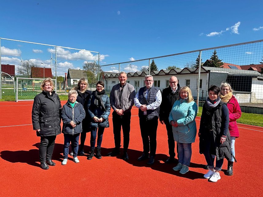 Vertreterinnen des Th&uuml;ringer Ministeriums f&uuml;r Bildung, Jugend und Sport haben sich jetzt vor Ort ein Bild der umgesetzten F&ouml;rdervorhaben im Ganztagesprogramm in Grundschulen gemacht.