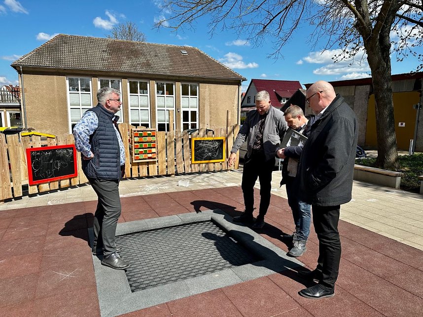 Vertreterinnen des Th&uuml;ringer Ministeriums f&uuml;r Bildung, Jugend und Sport haben sich jetzt vor Ort ein Bild der umgesetzten F&ouml;rdervorhaben im Ganztagesprogramm in Grundschulen gemacht.