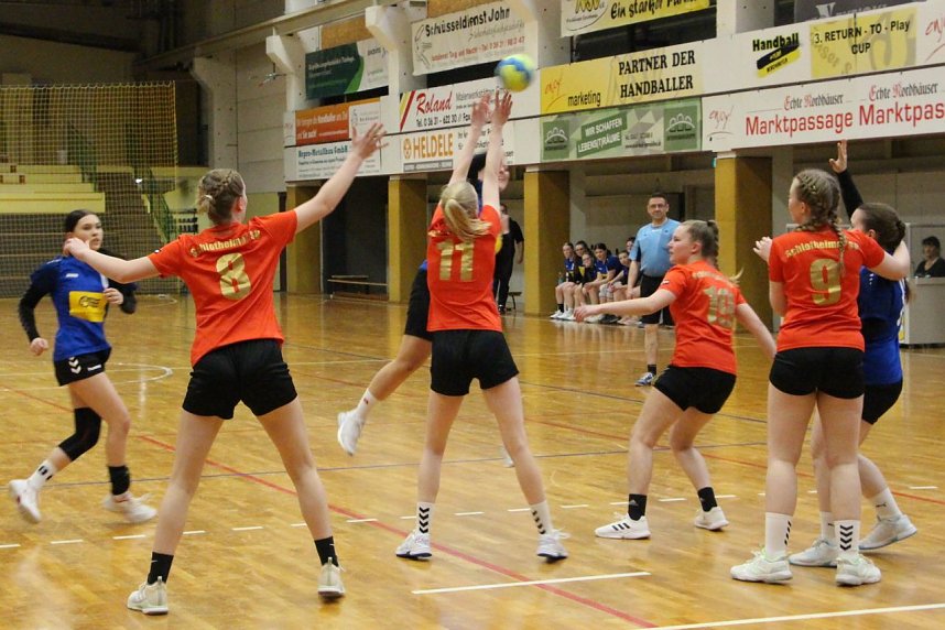 Die Handballdamen der NSV B-Jugend schaffen es aus dem Stand auf Platz 5