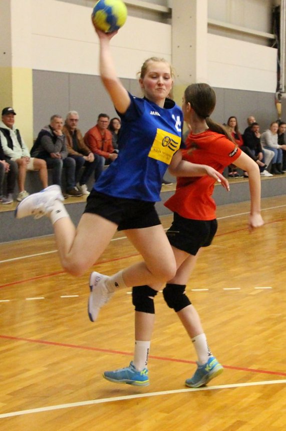 Die Handballdamen der NSV B-Jugend schaffen es aus dem Stand auf Platz 5