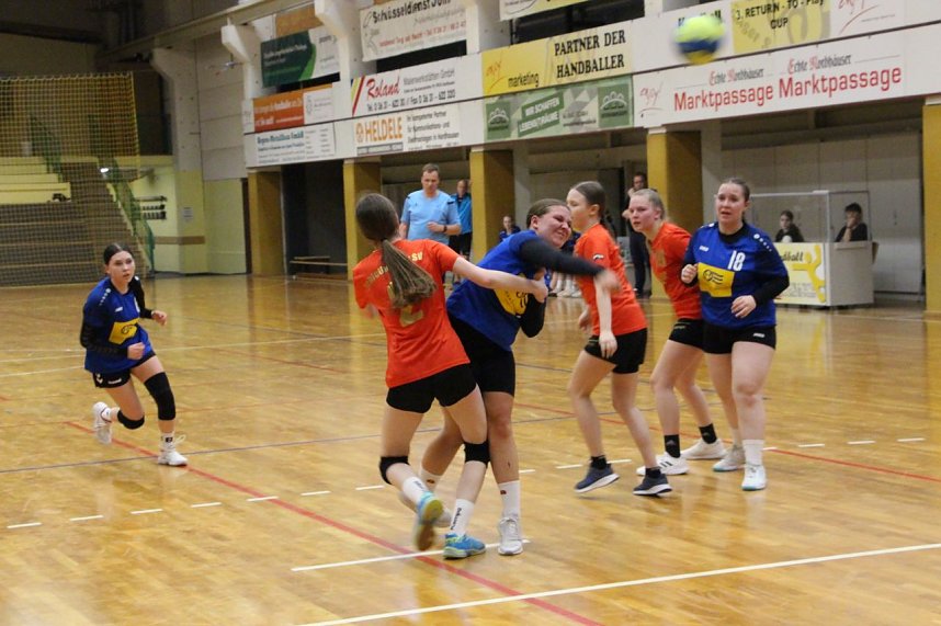 Die Handballdamen der NSV B-Jugend schaffen es aus dem Stand auf Platz 5