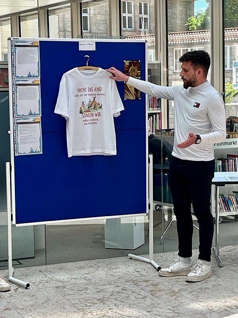 Kunstausstellung der pro vita in der Stadtbibliothek