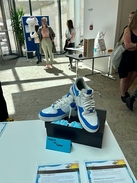 Kunstausstellung der pro vita in der Stadtbibliothek