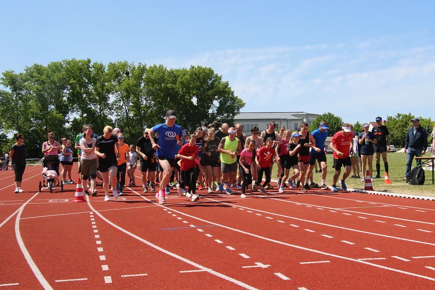 8. Nordh&auml;user Mukolauf auf dem Hohekreuz-Sportplatz