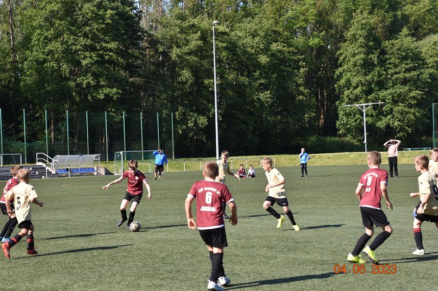 Fr&ouml;hliches Tore schie&szlig;en bei Wackers E1