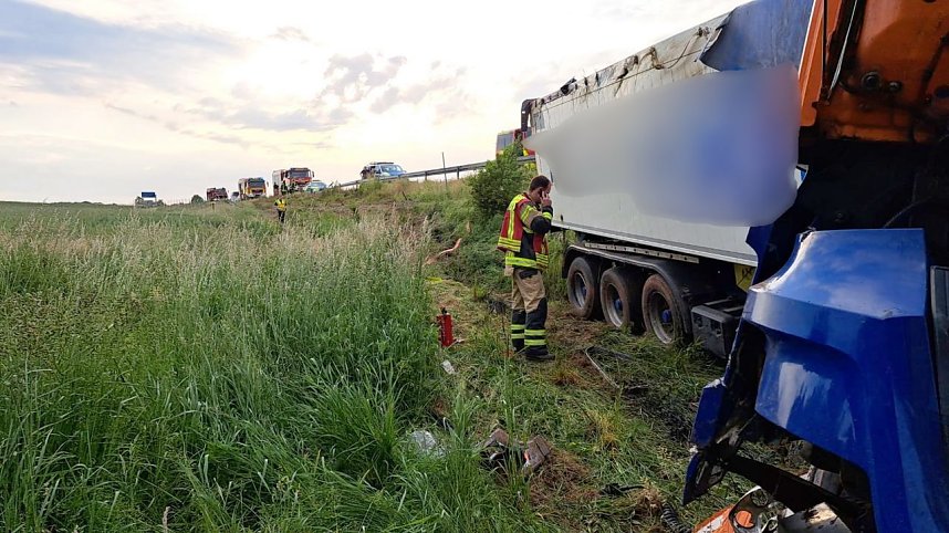 Verunfallter Lkw an der A38
