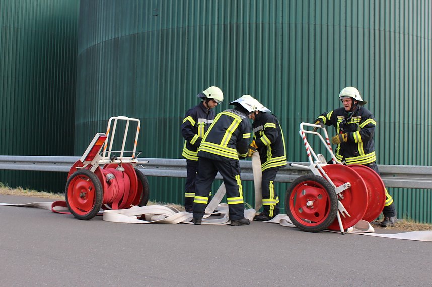 Feuerwehr&uuml;bung an der Biomethananlage in Bielen