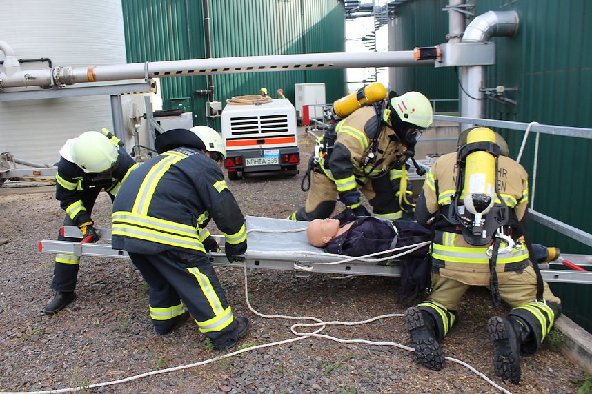 Feuerwehr&uuml;bung an der Biomethananlage in Bielen