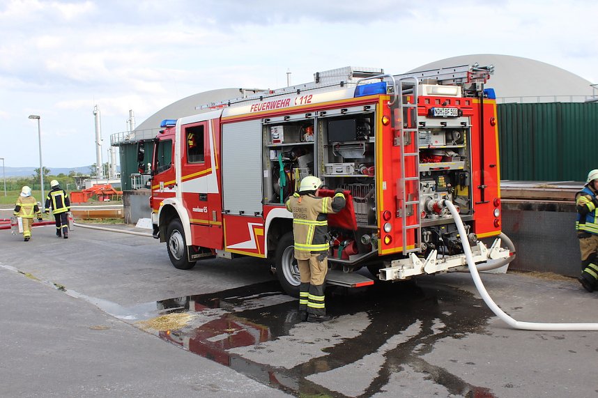 Feuerwehr&uuml;bung an der Biomethananlage in Bielen