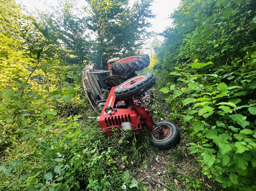 Schwerer Unfall im Wald zwischen Gro&szlig;furra und Strau&szlig;berg