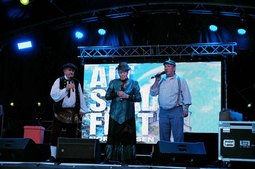 Verabschiedung auf der B&uuml;hne