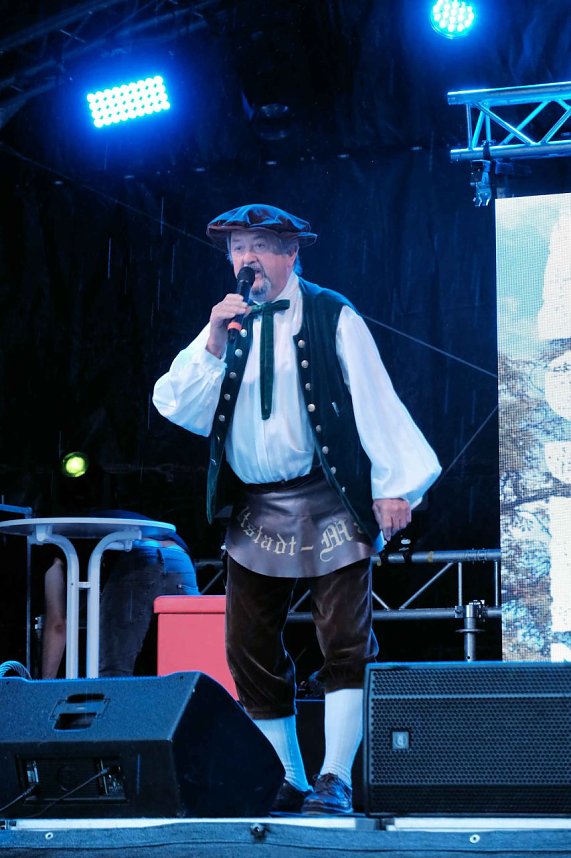 Verabschiedung auf der B&uuml;hne