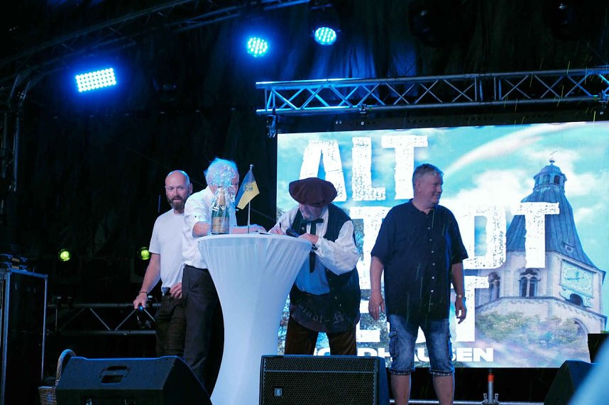 Verabschiedung auf der B&uuml;hne