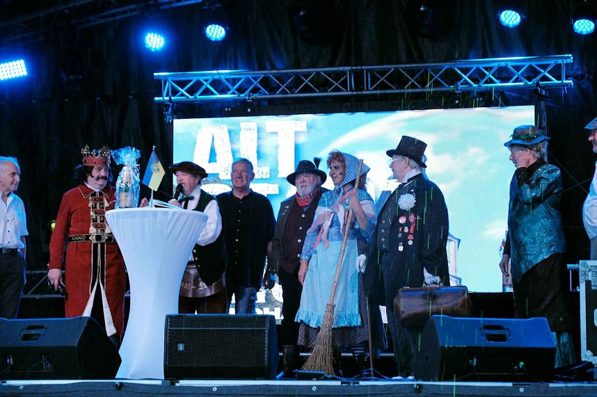 Verabschiedung auf der B&uuml;hne