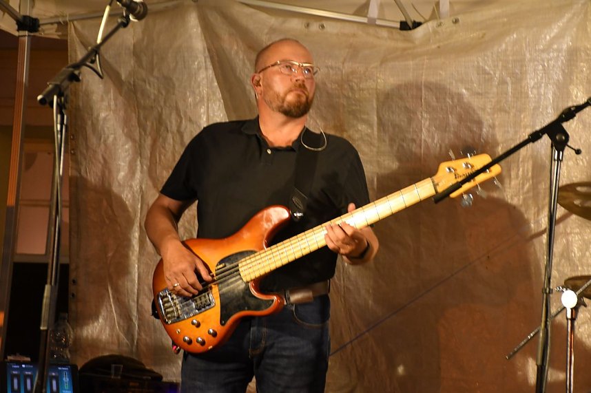 Emma in der Traditionsbrennerei