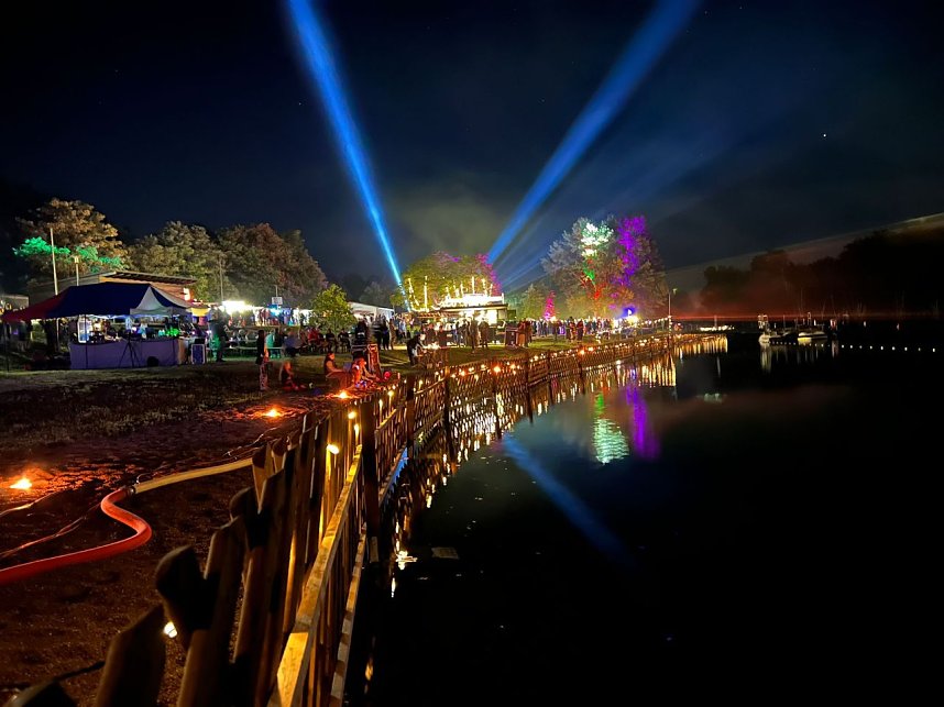 Gro&szlig;es Spektakel am Abend: das Lichterfest