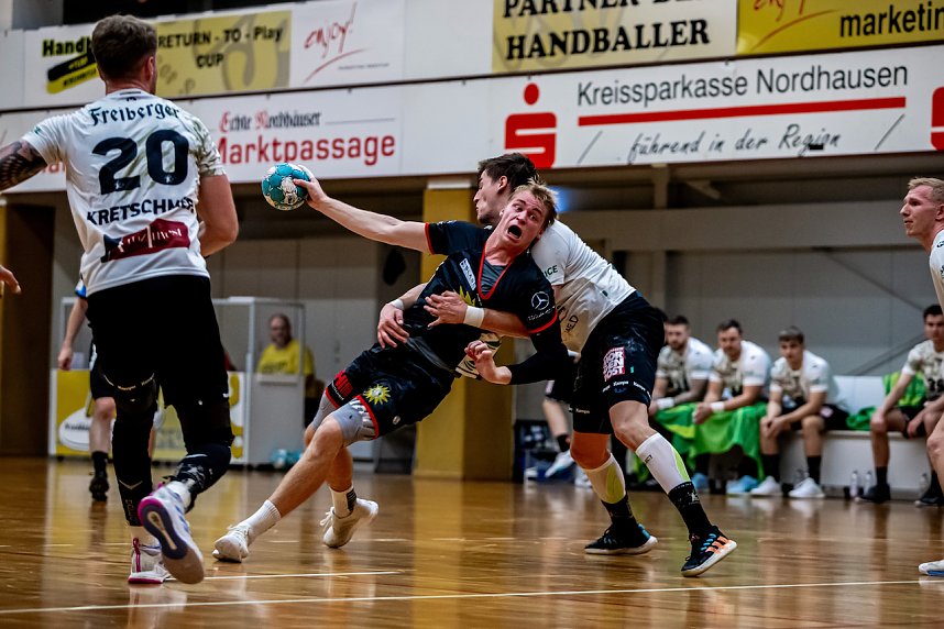 L&uuml;bbecke gegen den HC Elbflorenz in der Ballspielhalle Nordhausen