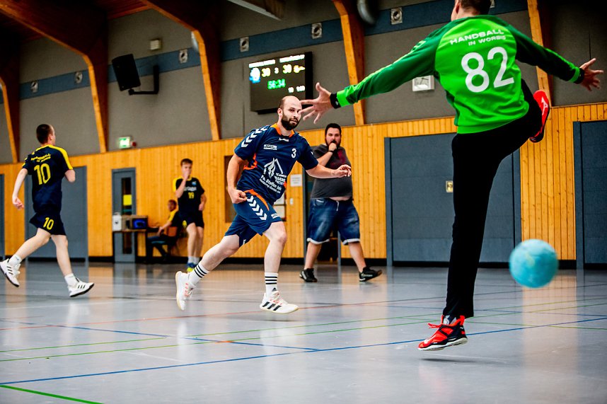 Impressionen vom Handballparkett