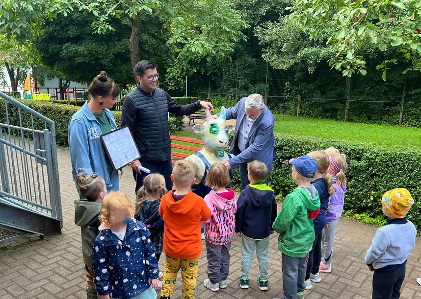Das "Turnb&ouml;ckchen" wurde bei den "Kleinen Pfefferl&auml;ndern" herzlich willkommen gehei&szlig;en