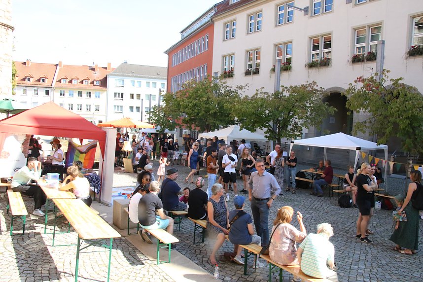 Stra&szlig;enfest auf dem Rathausplatz