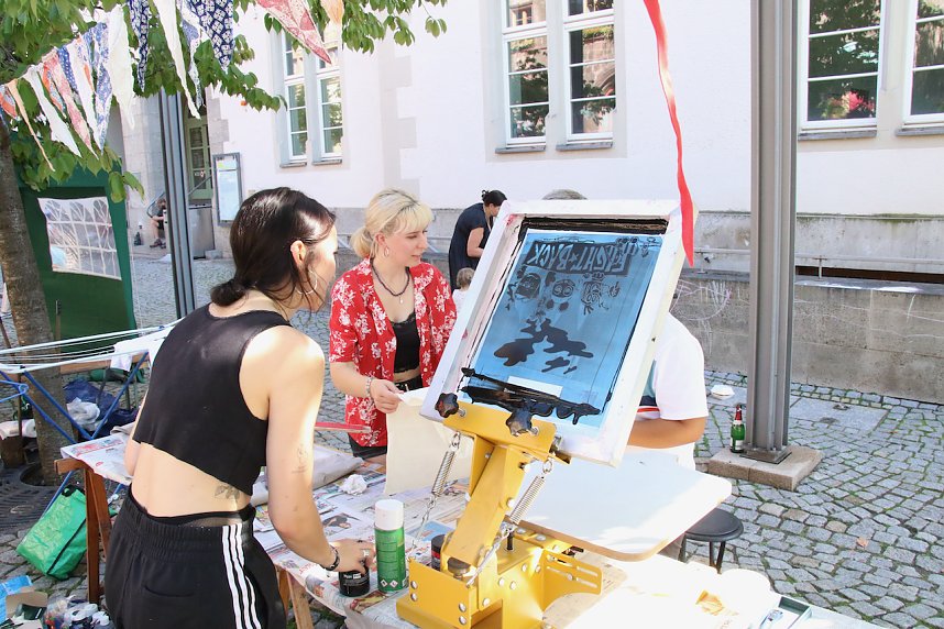 Stra&szlig;enfest auf dem Rathausplatz