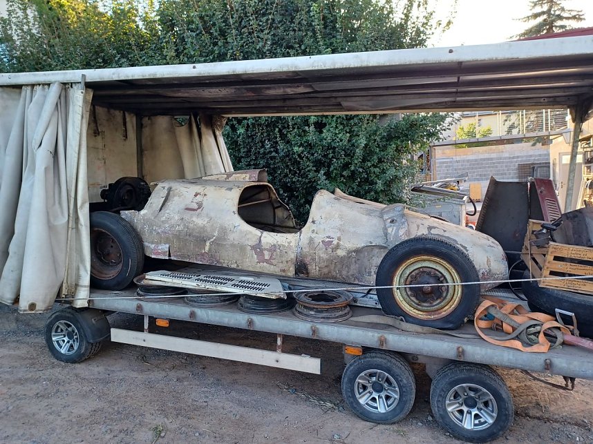 Vorbereitung f&uuml;r die Restaurierung - der Formel 2 Rennwagen Kurt Baums