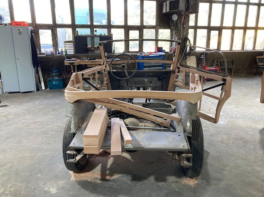 Vorbereitung f&uuml;r die Restaurierung - der Formel 2 Rennwagen Kurt Baums