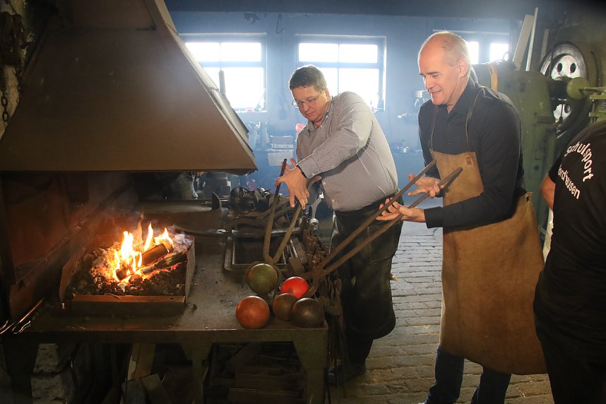 Kugeln gie&szlig;en f&uuml;r das 15. Indoor Kugelsto&szlig;en in Werther
