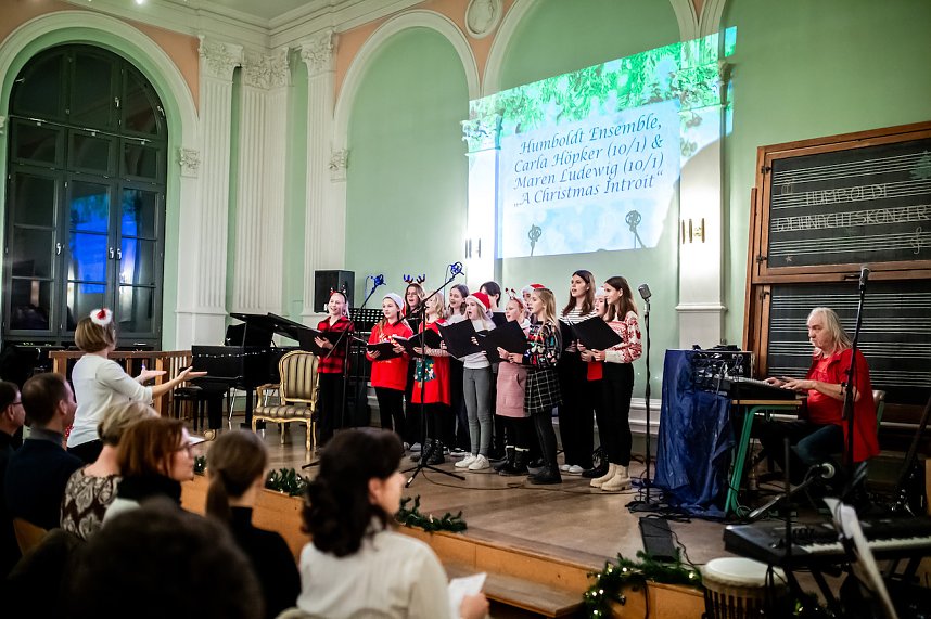 Begeisterndes Weihnachtskonzert im Humboldt-Gymnasium