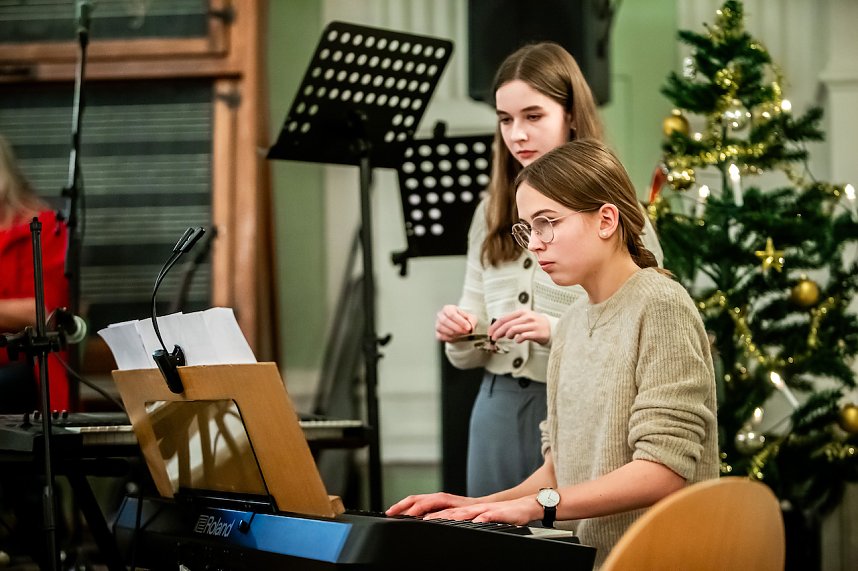 Begeisterndes Weihnachtskonzert im Humboldt-Gymnasium