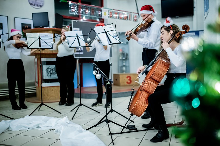 Begeisterndes Weihnachtskonzert im Humboldt-Gymnasium