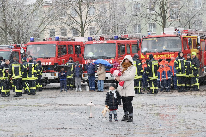 Das Friedenslicht aus Bethlehem wurde heute auf dem August-Bebel-Platz verteilt