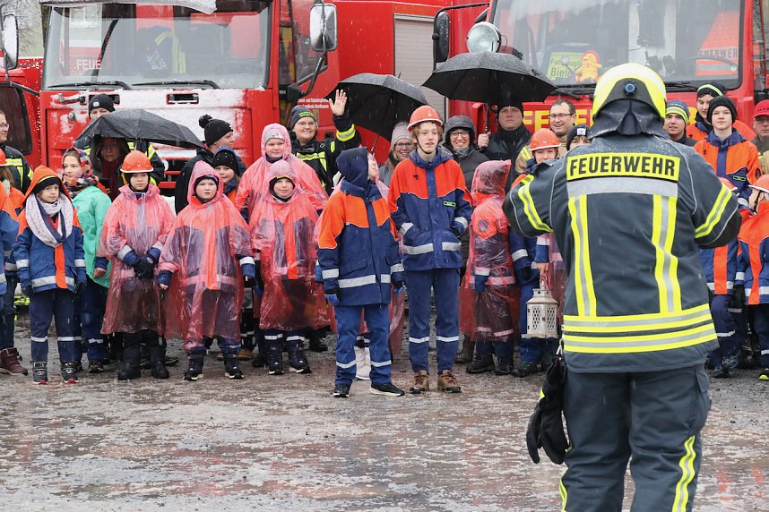 Das Friedenslicht aus Bethlehem wurde heute auf dem August-Bebel-Platz verteilt
