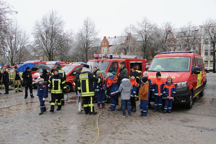 Das Friedenslicht aus Bethlehem wurde heute auf dem August-Bebel-Platz verteilt