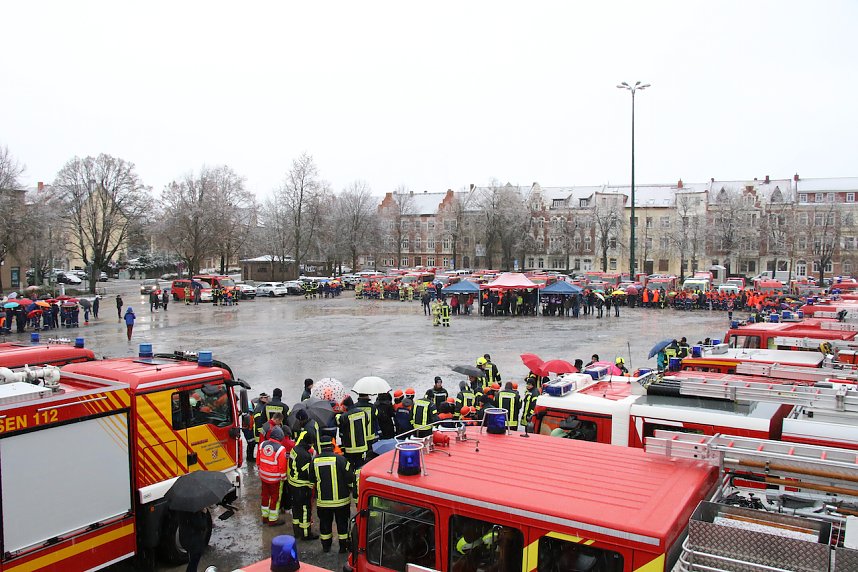 Das Friedenslicht aus Bethlehem wurde heute auf dem August-Bebel-Platz verteilt