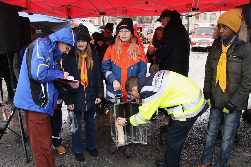 Das Friedenslicht aus Bethlehem wurde heute auf dem August-Bebel-Platz verteilt