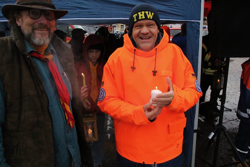 Das Friedenslicht aus Bethlehem wurde heute auf dem August-Bebel-Platz verteilt