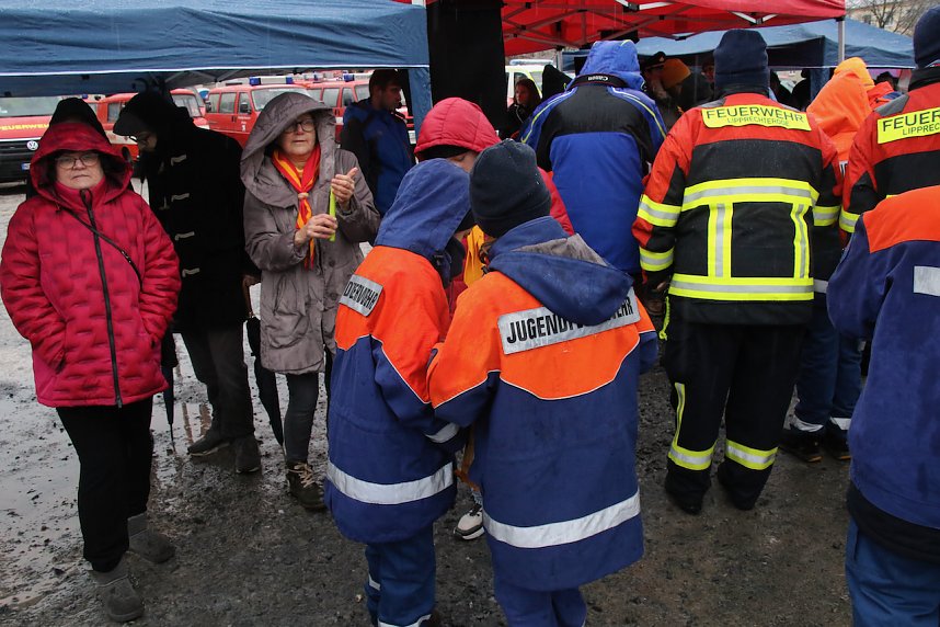 Das Friedenslicht aus Bethlehem wurde heute auf dem August-Bebel-Platz verteilt