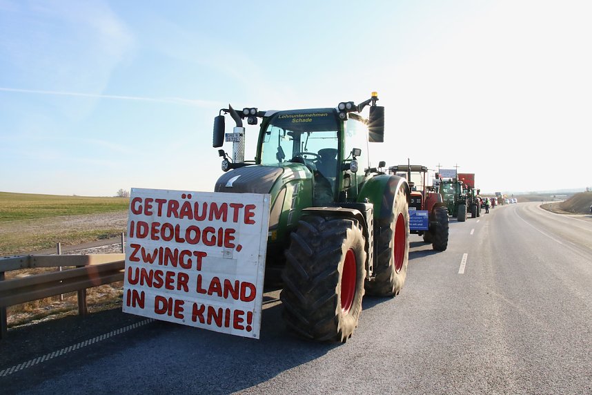 Bauernprotest an der B243