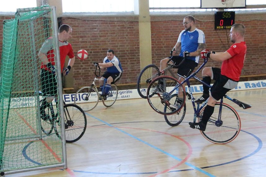 Ein fast perfekter Spieltag f&uuml;r die Radballer