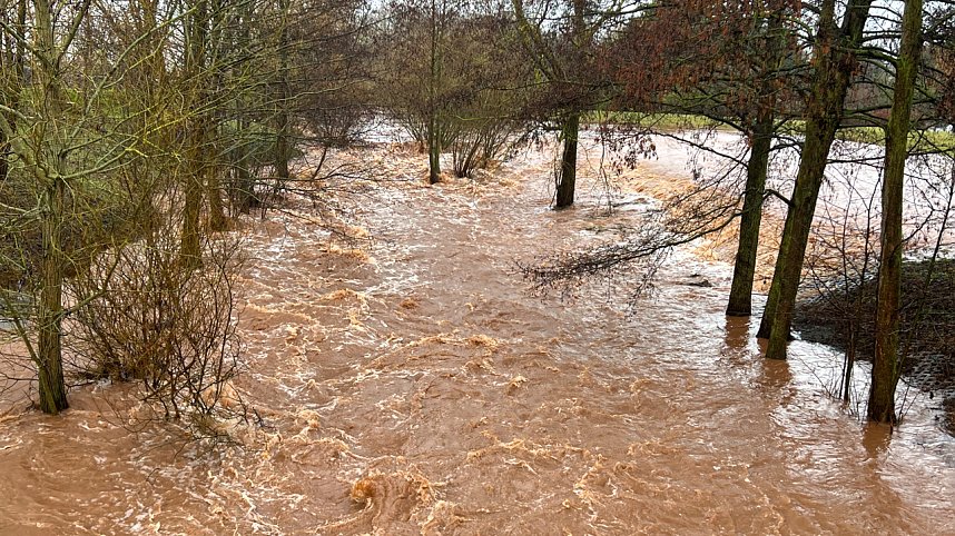Hochwasser bei Sundhausen, Meldestufe 3 erreicht