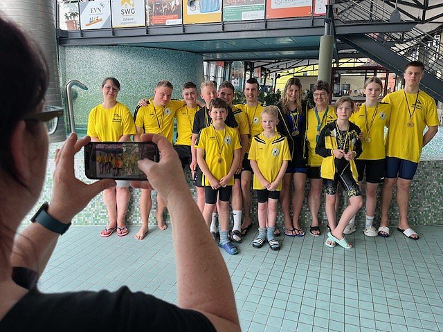 Schwimmfest mit Schwimmern aus acht St&auml;dten