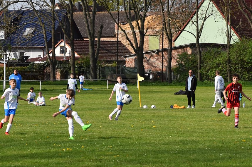 D-2 h&auml;lt Anschluss zur Tabellenspitze