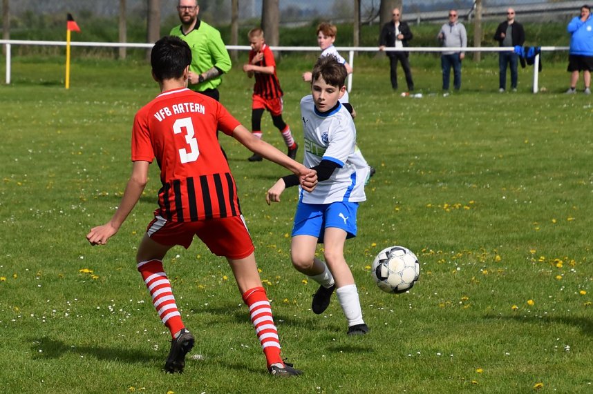 D-2 h&auml;lt Anschluss zur Tabellenspitze