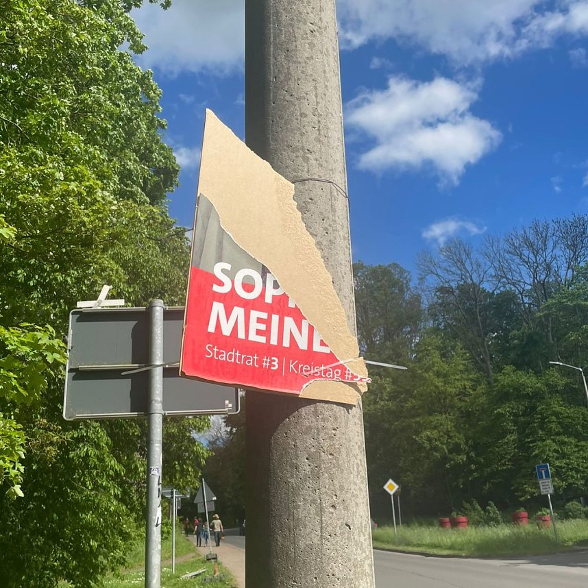 Zerst&ouml;rte Plakate im Kommunalwahlkampf