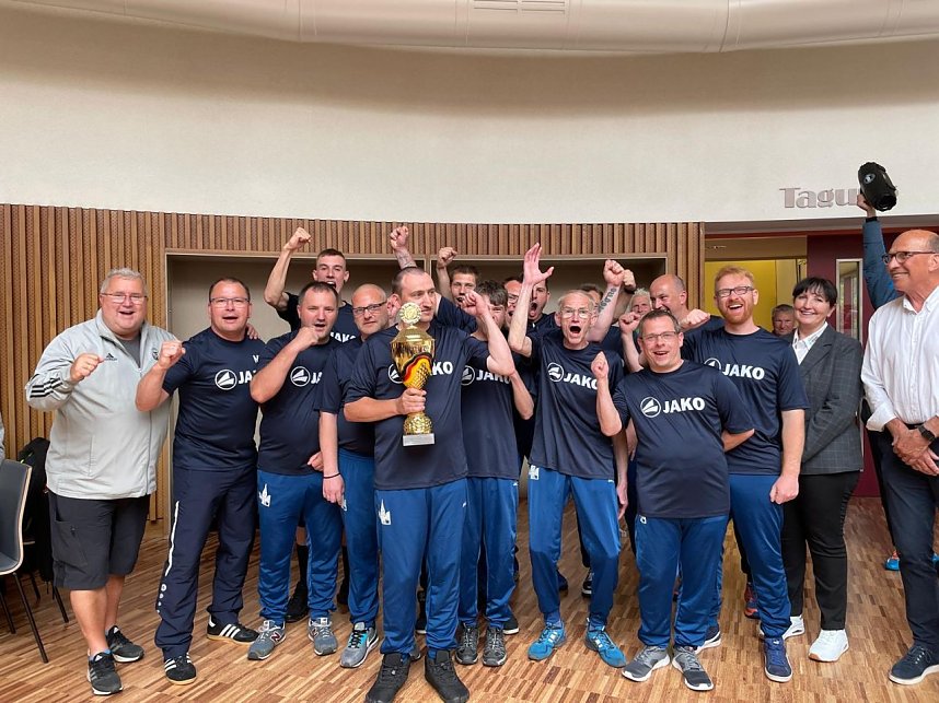 Die Mannschaft der Nordrth&uuml;ringer Werkst&auml;tten ist zum 5. mal Landesmeister geworden